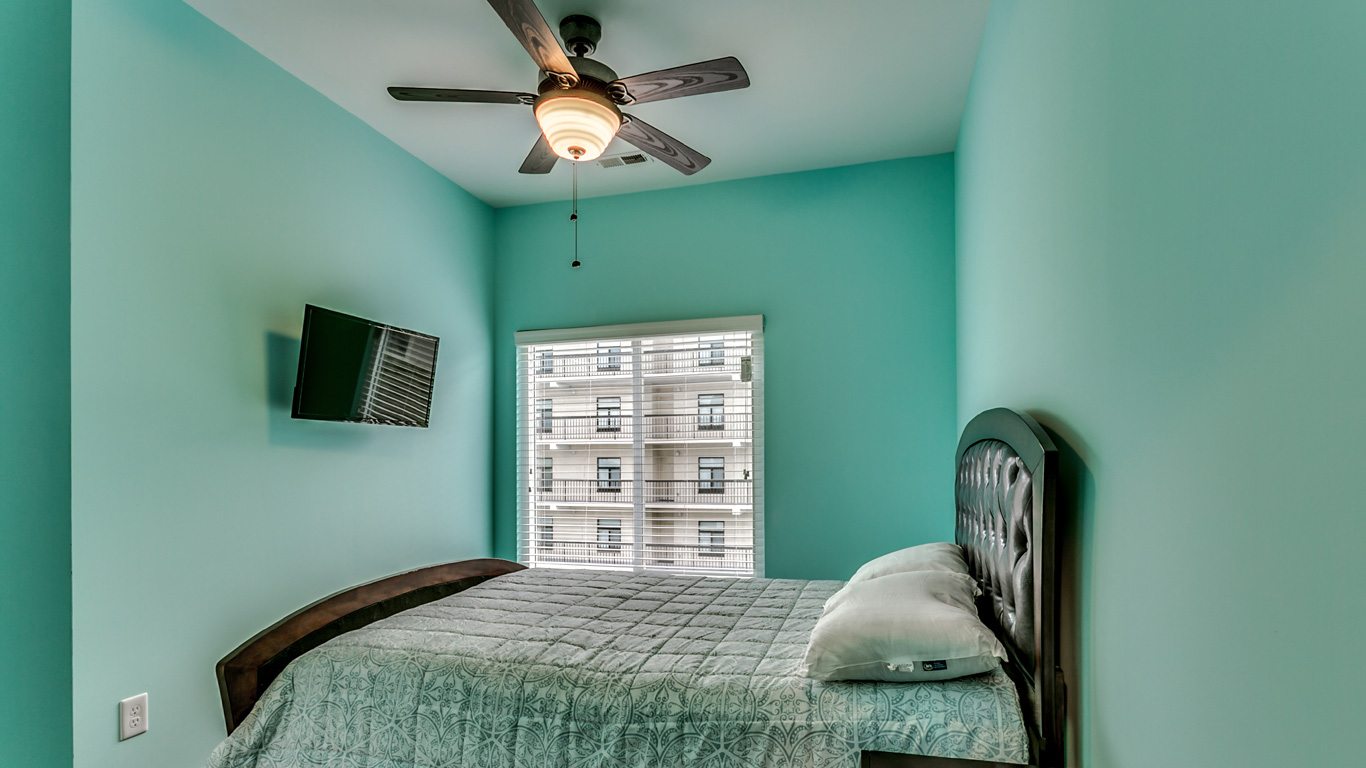 225 20th Avenue - Unit B bedroom.