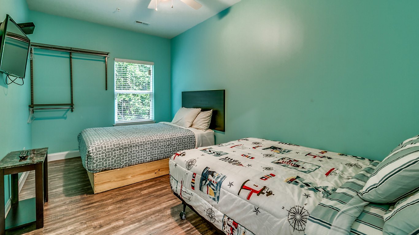 407 9th Avenue – Unit A bedroom with two beds.