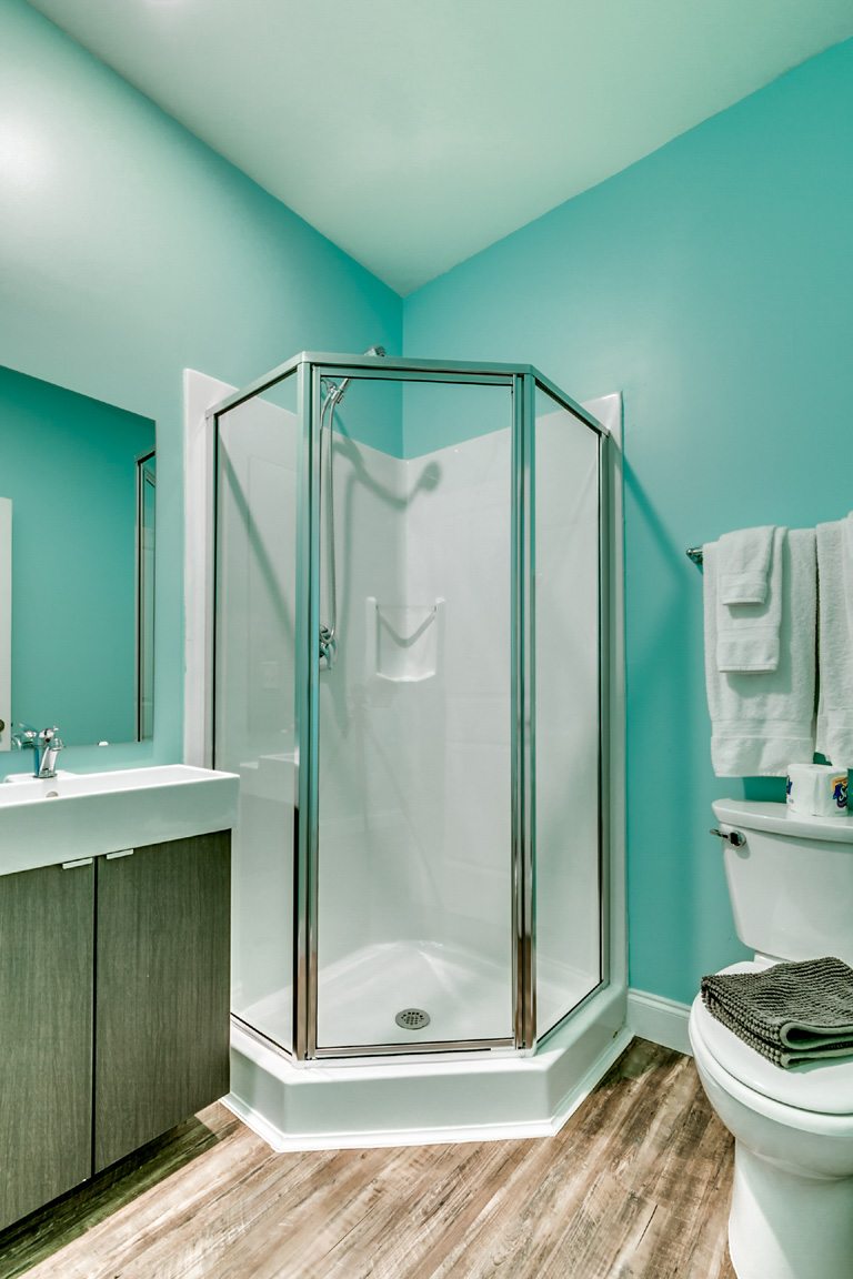 407 9th Avenue – Unit A bathroom with shower.