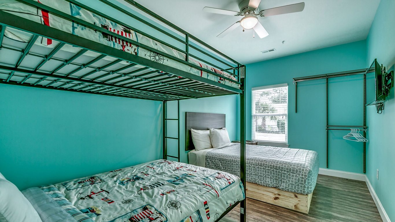 407 9th Avenue – Unit D bedroom with bed and bunkbed.