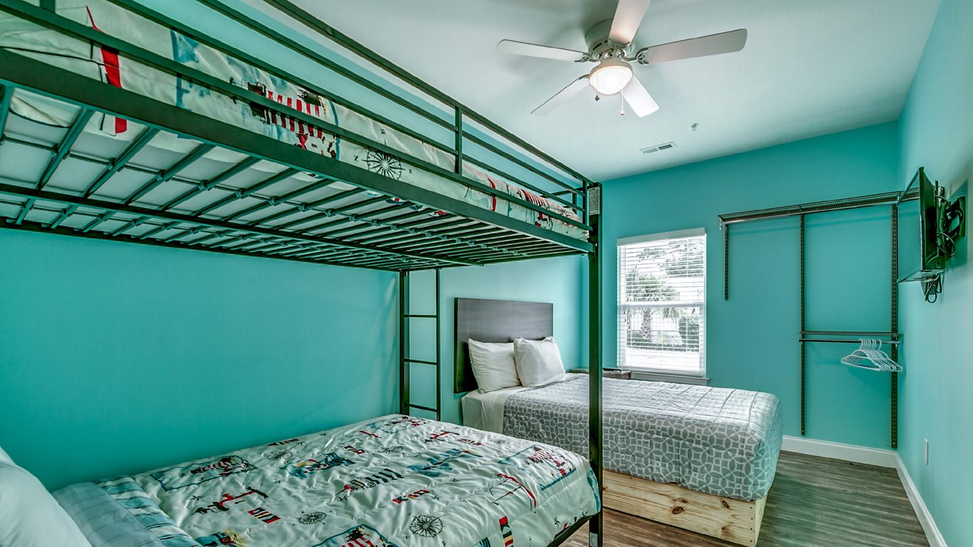 407 9th Avenue – Unit A bedroom with bunkbed.