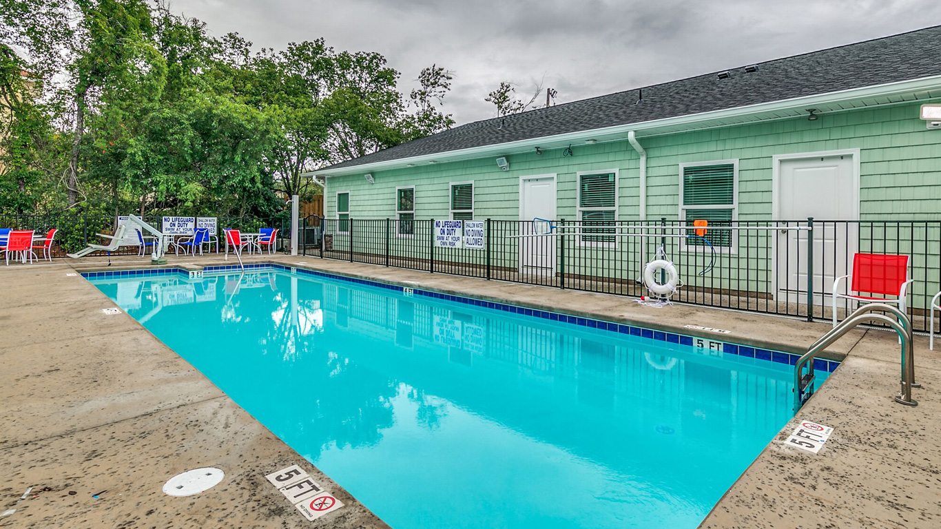 407 9th Avenue – Unit D handicapped accessible outdoor pool.