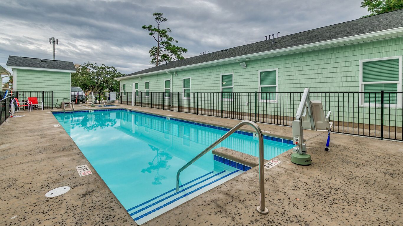 407 9th Avenue – Unit C handicapped accessible outdoor pool.