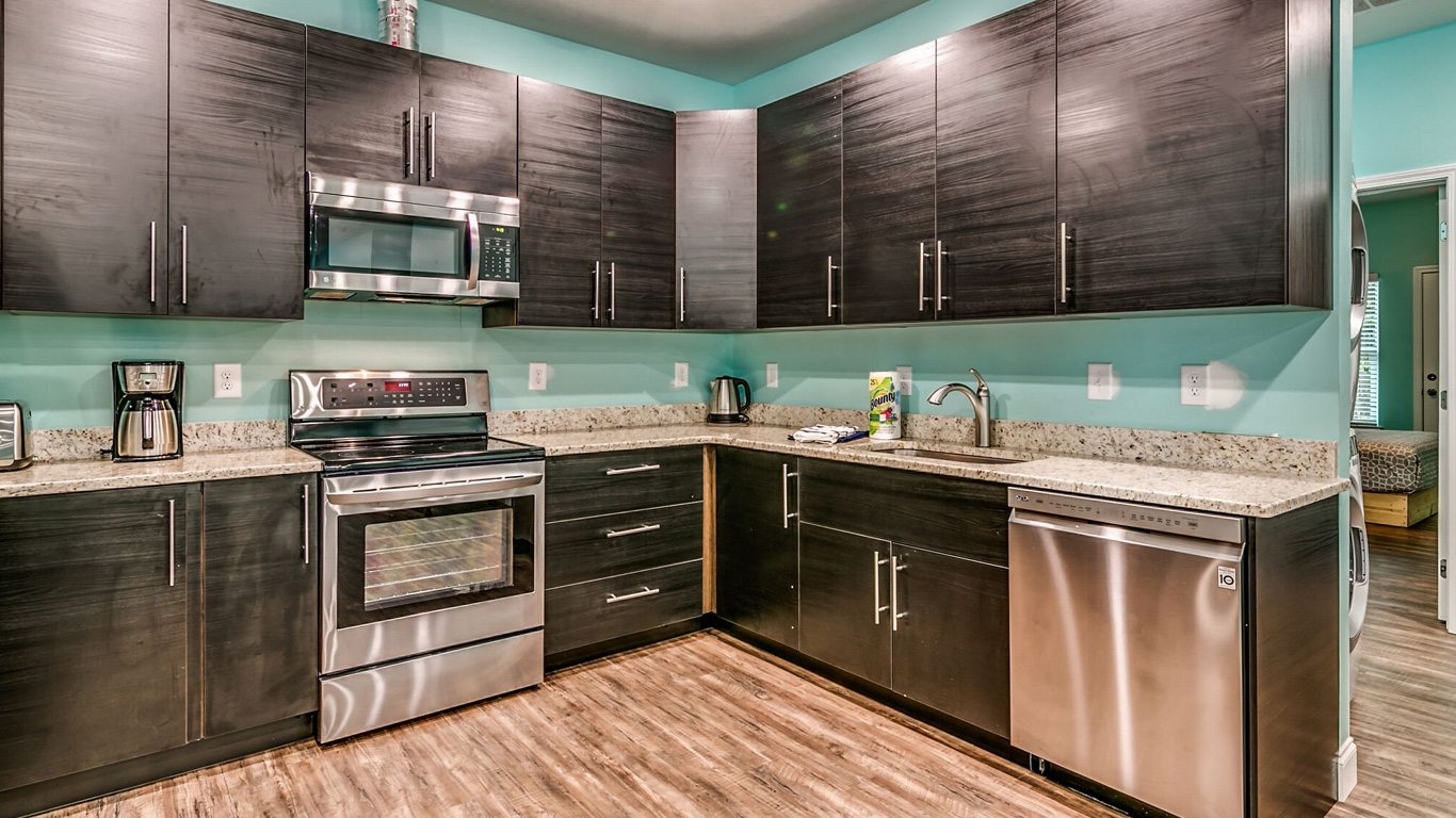 407 9th Avenue – Unit D kitchen.