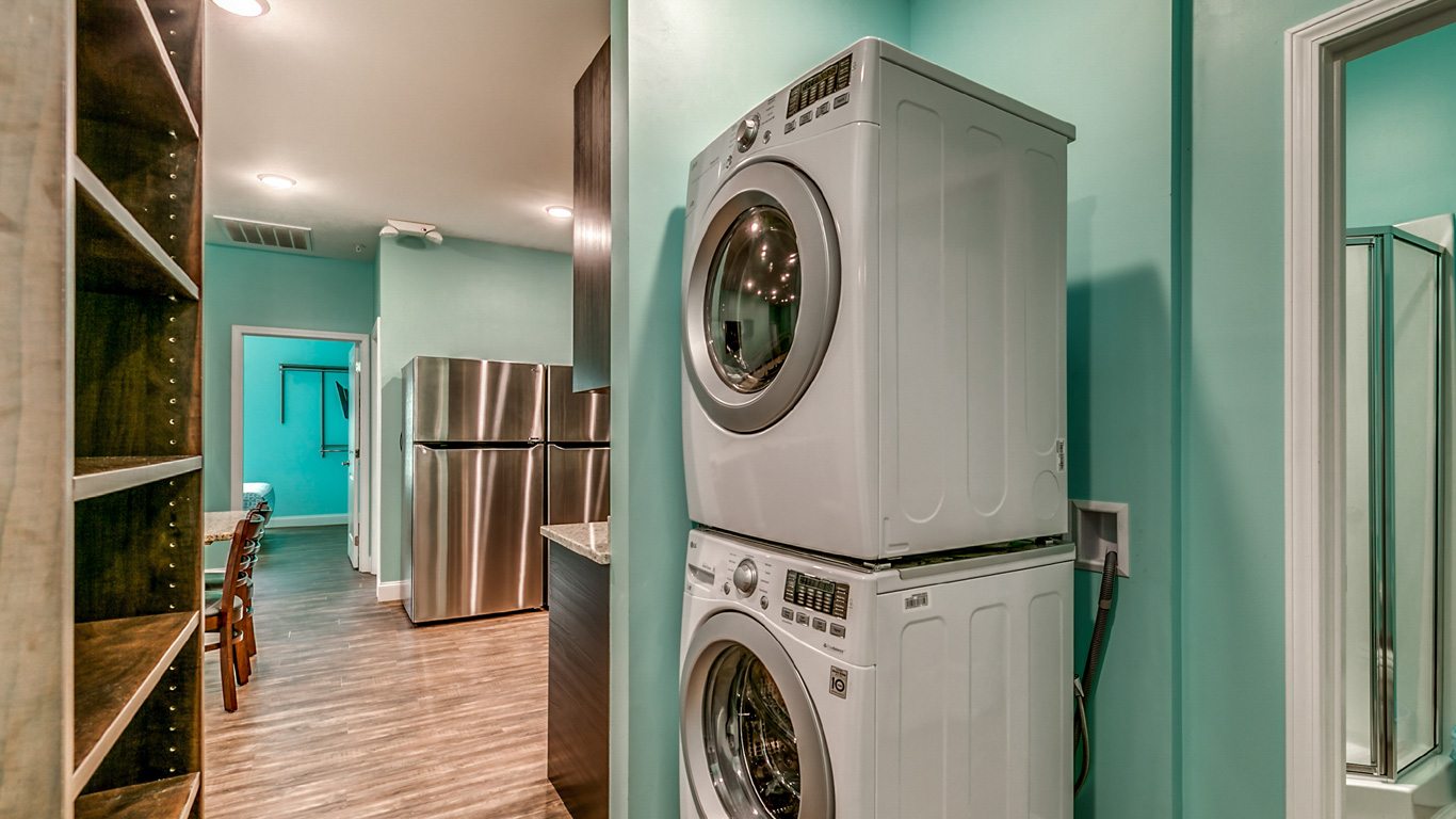 407 9th Avenue – Unit A hallway laundry.