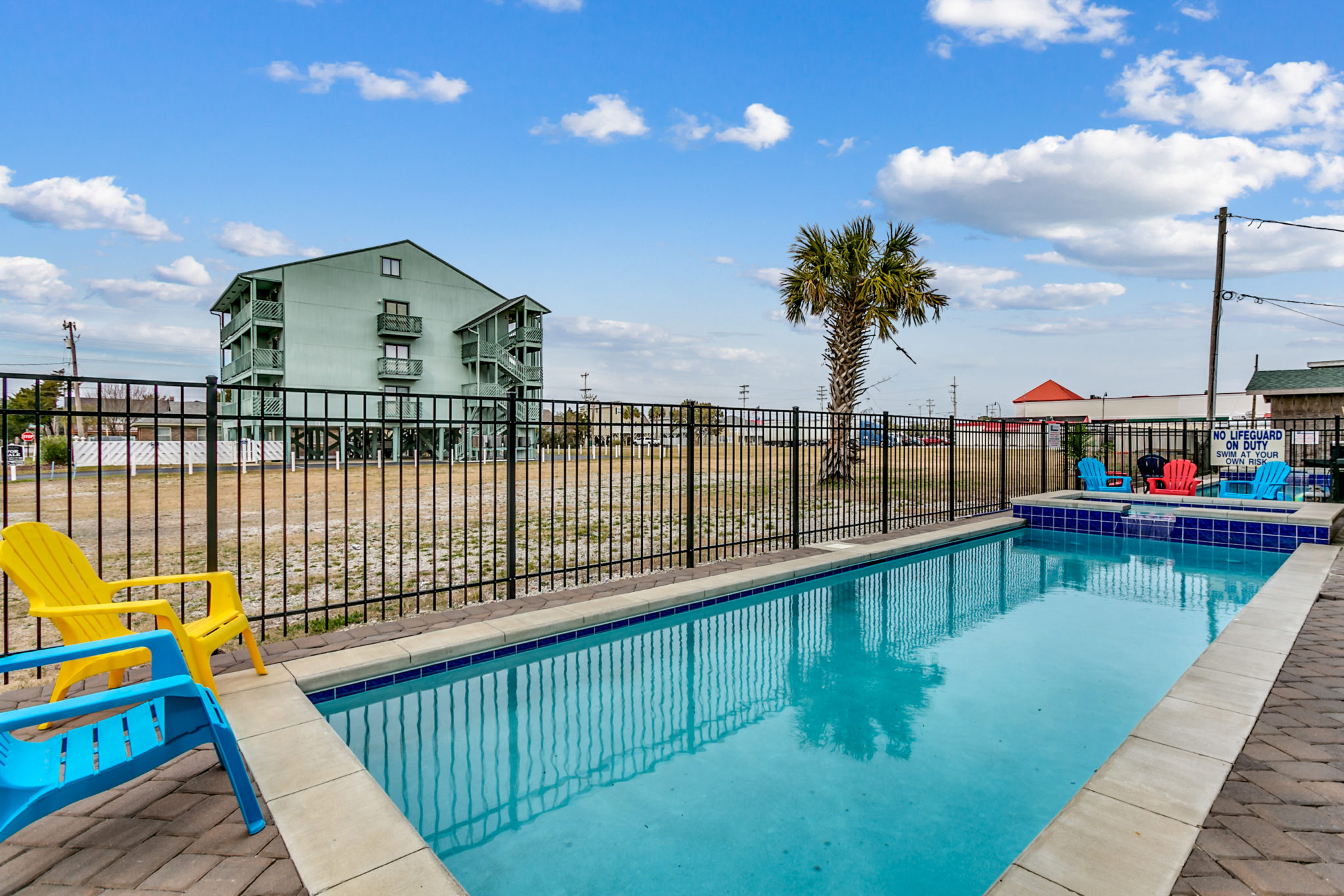 2201 Spring Street outdoor pool, hot tub.